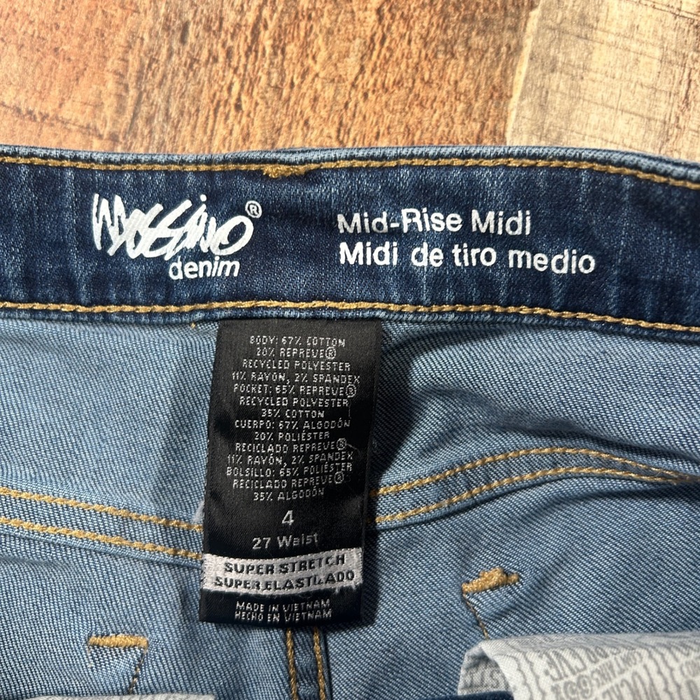 Mossimo 4 Blue Cotton Stretch Denim Mid-Rise Midi Shorts Raw Hem Boho Summer 27W - Picture 2 of 3
